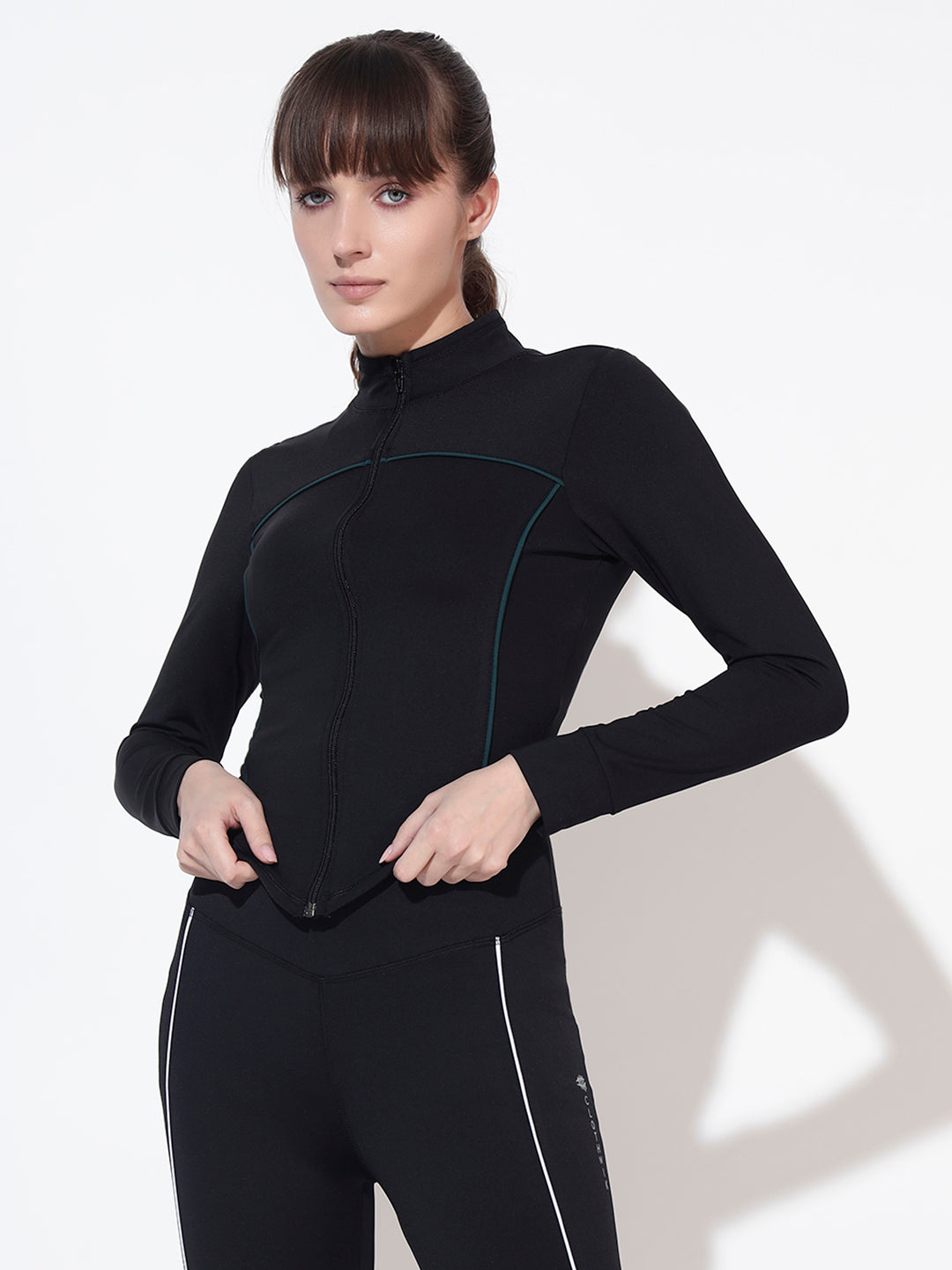 Women Colourblocked Lightweight Training or Gym Sporty Jacket